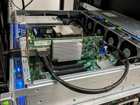 Mellanox MCX75310AAS-NEAT ConnectX-7 400Gb/s NDR InfiniBand Single Port OSFP PCIe 5.0 x16 Netzwerkkarte für einen KI-Server